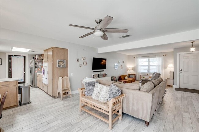 Building Photo - 11512 Oak Trail