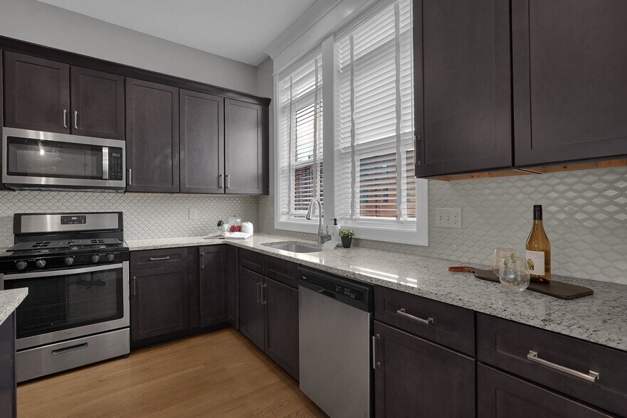 Kitchen - 754 N 6th St