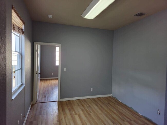 Building Photo - Prime Location & Modern Comfort in Greenacres! 3 Bed 2.5 Bath Townhouse