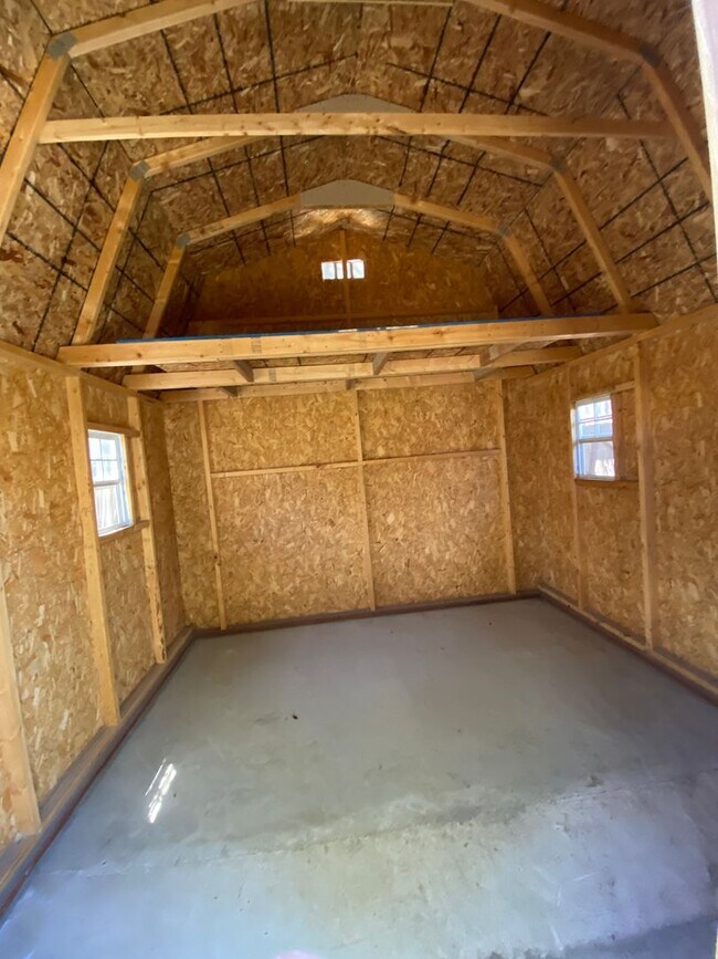 Building Photo - 2643 W Oakridge Ave