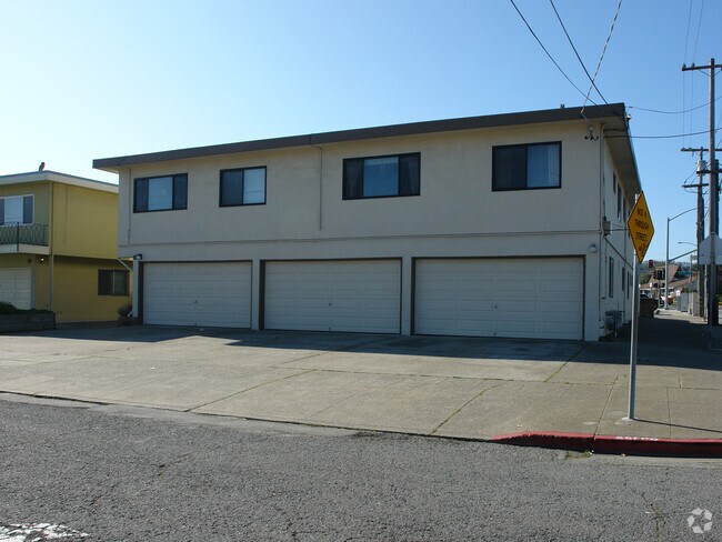 Building Photo - 304 A St