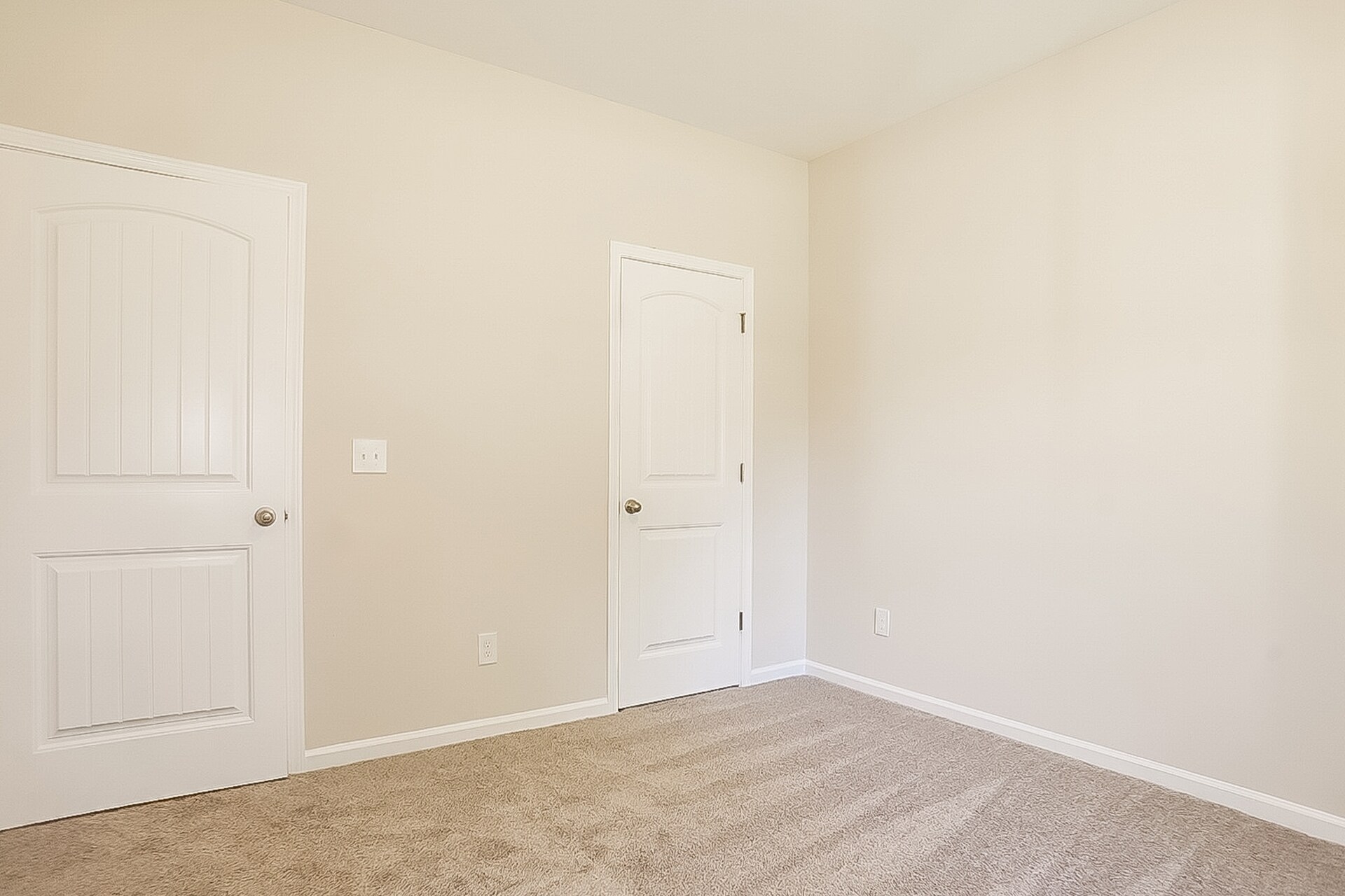 Building Photo - 360 Bainbridge Dr