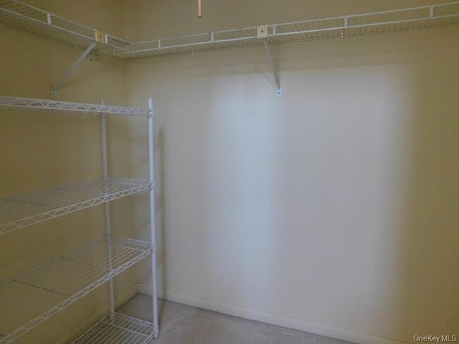 Building Photo - 729 Hewitt Ln