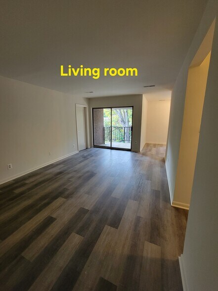 Building Photo - 3332 Woodburn Village Dr