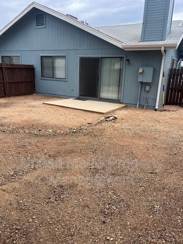 Building Photo - 8360 E. Lakeshore Drive