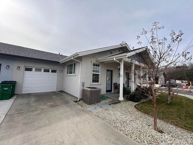 Building Photo - Fairview Village 55+ community $500 of first months rent.