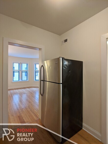 Building Photo - 4036 N Ashland Ave