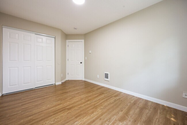 Building Photo - 117 SE 129th Ave