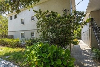 Building Photo - 1011 S Moody Ave