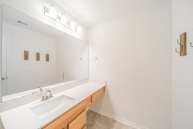 Building Photo - 27618 Mesabe Dr