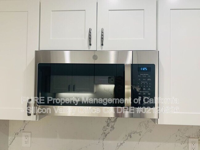 Building Photo - 2315 Eastridge Ave