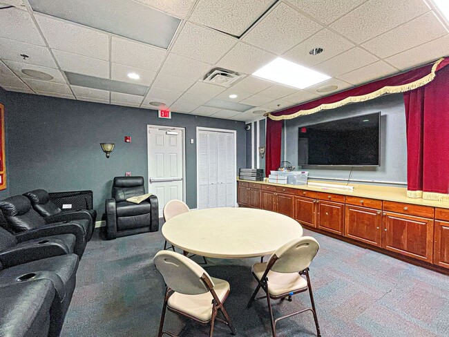 Building Photo - 3BD/2BA/3 Car Garage in Stoneybrook