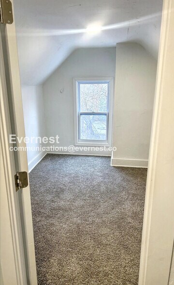 Building Photo - 1270 Moore St