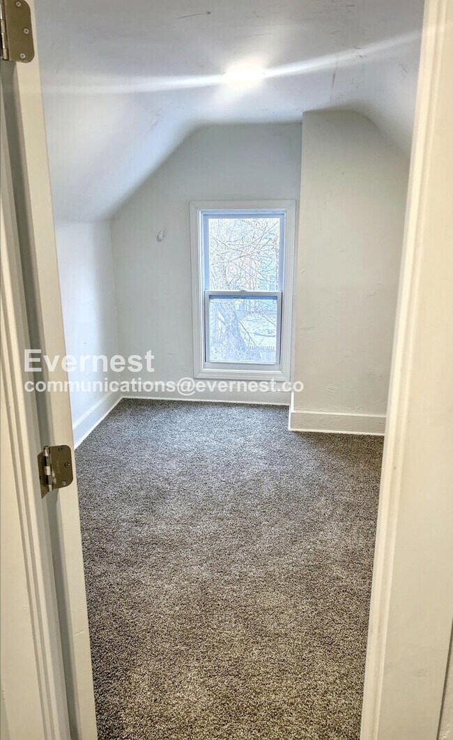 Building Photo - 1270 Moore St