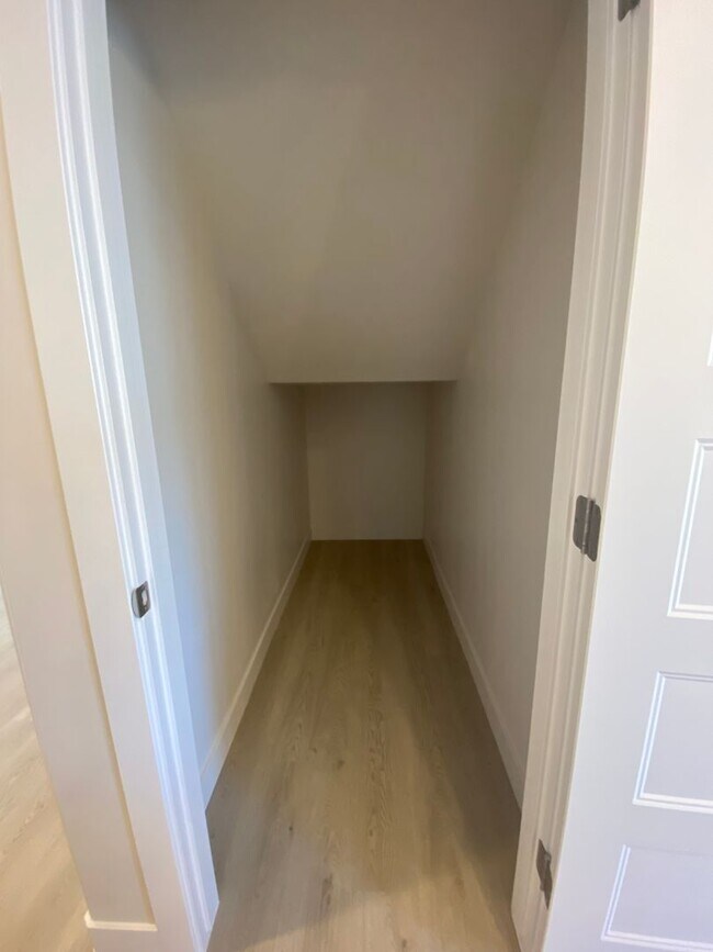 Building Photo - Townhome In Crimson Park