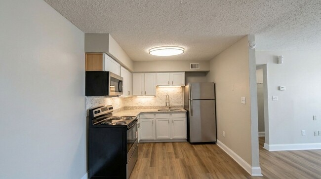 Building Photo - The Pointe on Lafayette