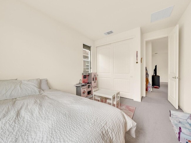 Building Photo - Beautiful 2019 Built 3 bedrooms 2.5 bath!