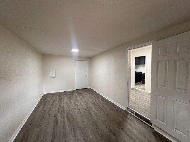 Building Photo - Charming 3 Bedroom 1 Bath For Rent Northeast Wichita, KS