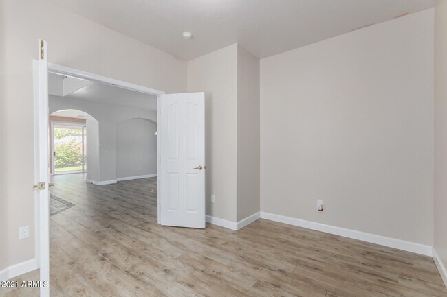 Building Photo - 204 W Mountain Sage Dr