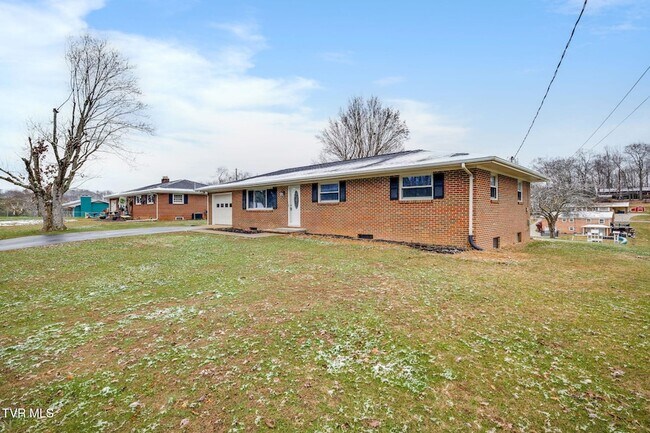 Building Photo - 336 W Ln St