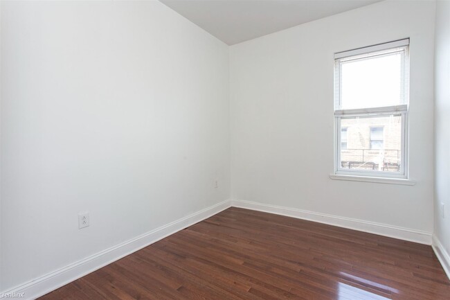 Building Photo - 3 br, 1 bath Triplex - 1539 CECIL B MOORE ...