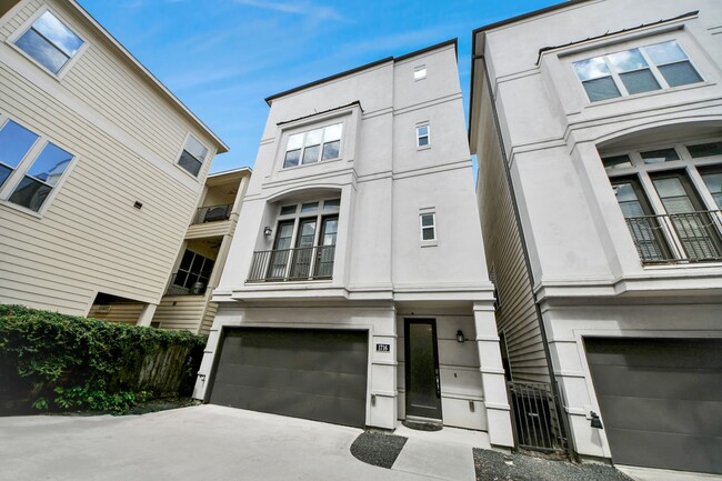 Building Photo - 1716 Stuart St