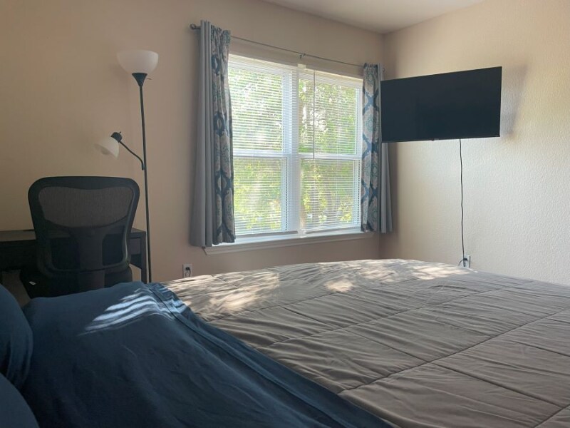Building Photo - 1700 Balsam Way