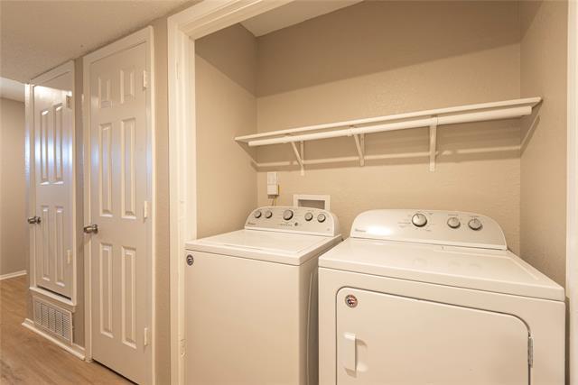 Building Photo - 717 Lariat Ln