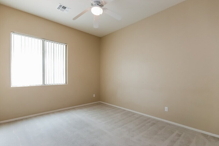 Building Photo - 2107 S Sabrina