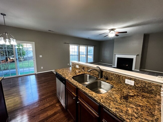 Building Photo - Gorgeous 4 Bedroom, 2 1/2 Bathroom Home in...