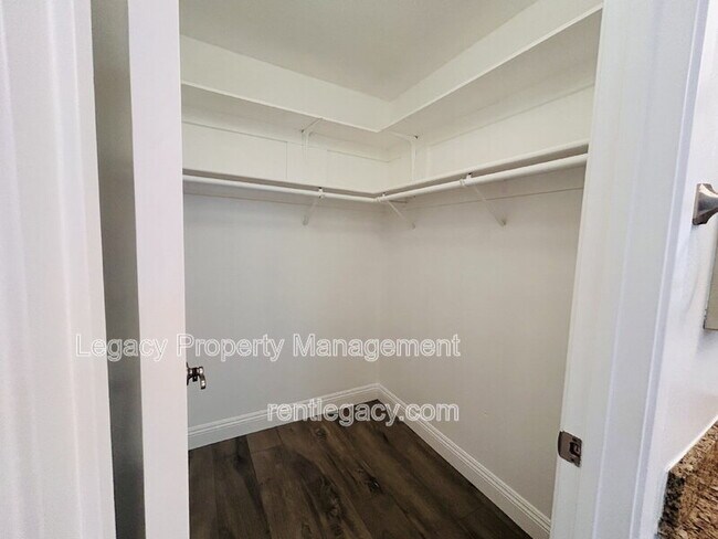 Building Photo - 3047 Mill Oak Way