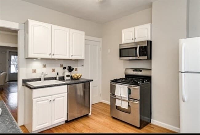 Building Photo - 16 Bedford St