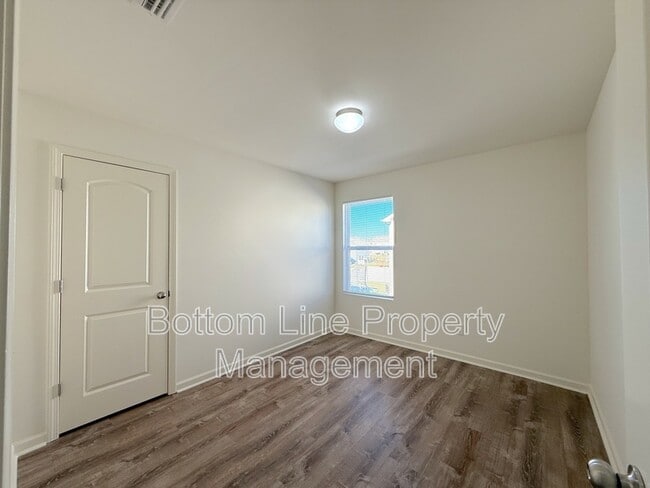 Building Photo - 523 Contentment Dr