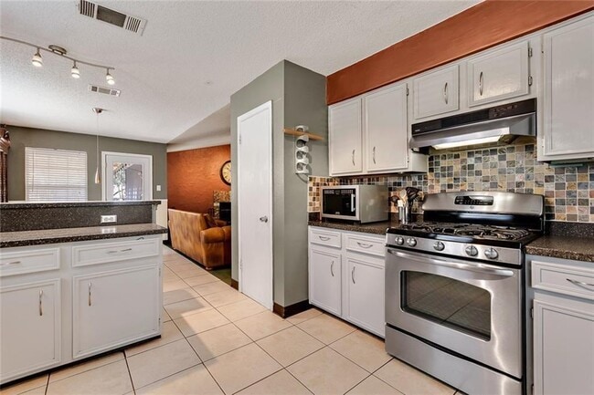 Building Photo - 12718 Covington Trail