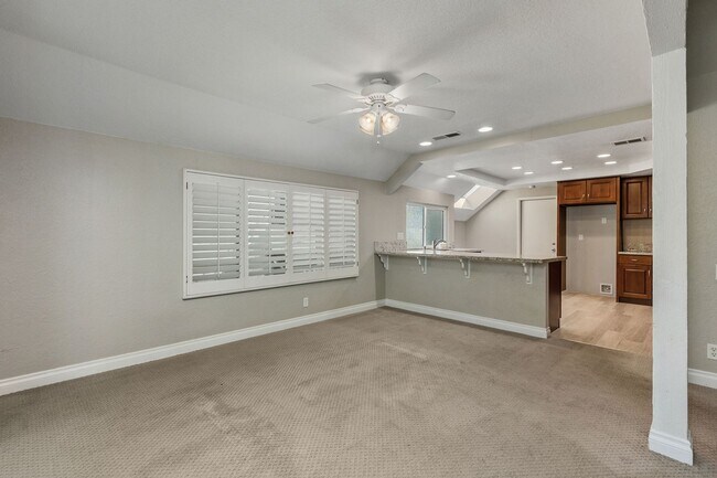 Building Photo - 109 Avenida Mesita