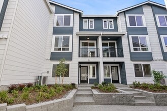 Building Photo - 4 Bedroom 3 Bath Stunning Brand New Town H...