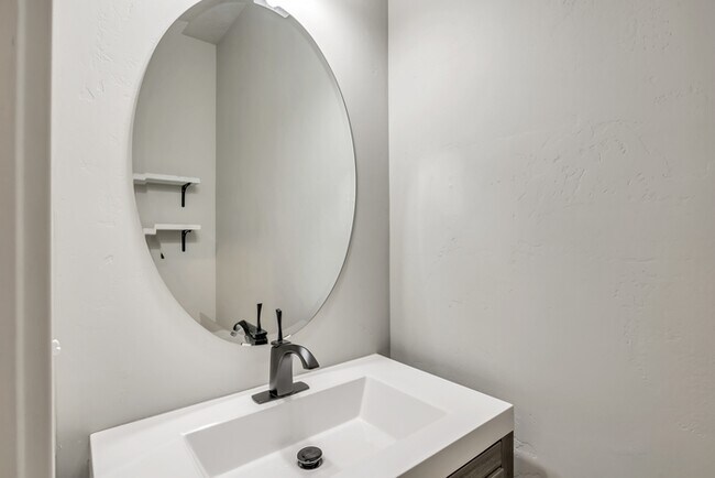 Building Photo - 258 W Willow Creek Dr