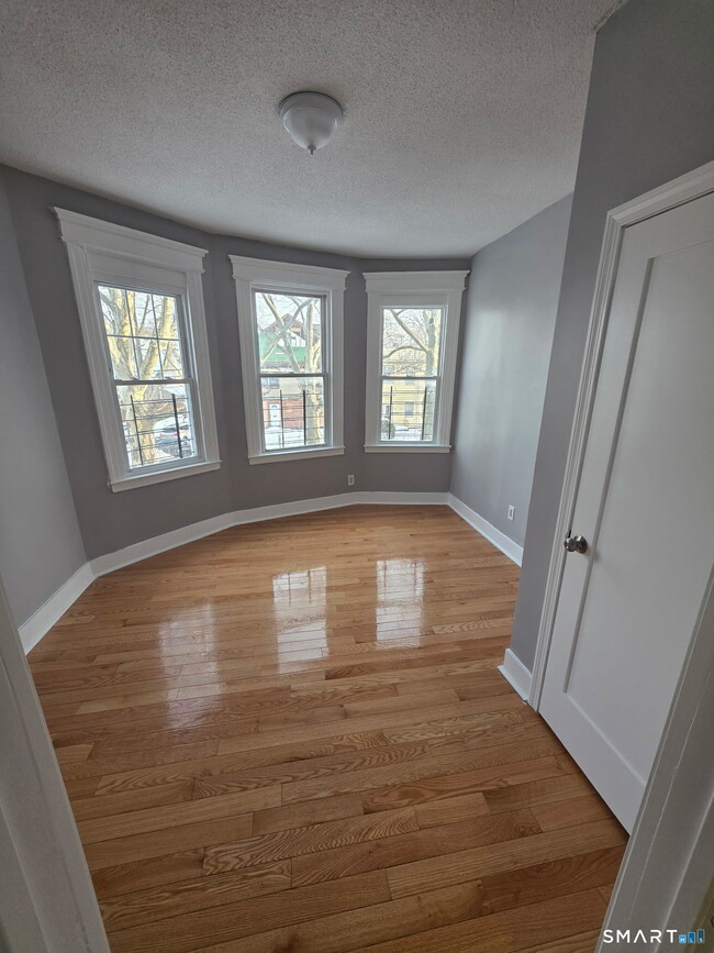 Building Photo - 11 Truman St