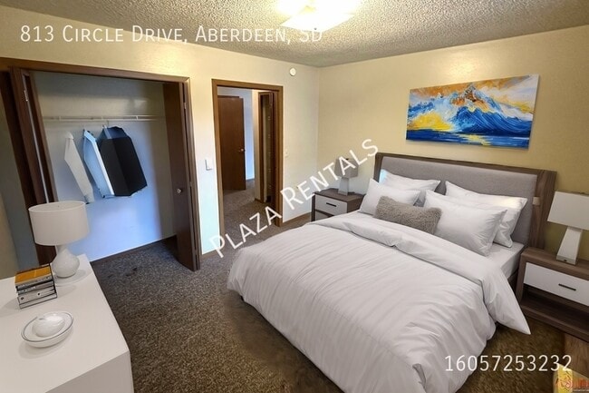 Building Photo - 608 W 3rd St