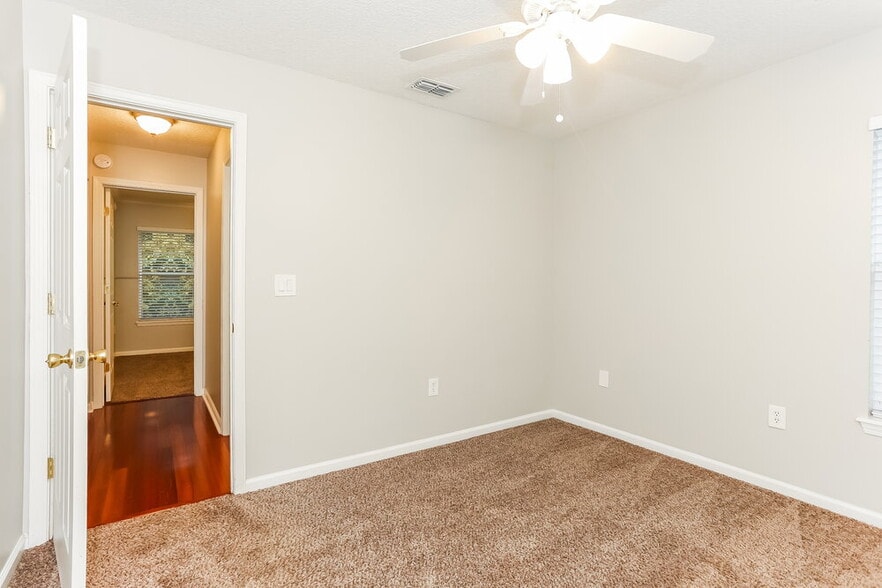 Building Photo - 3753 Briar Ln