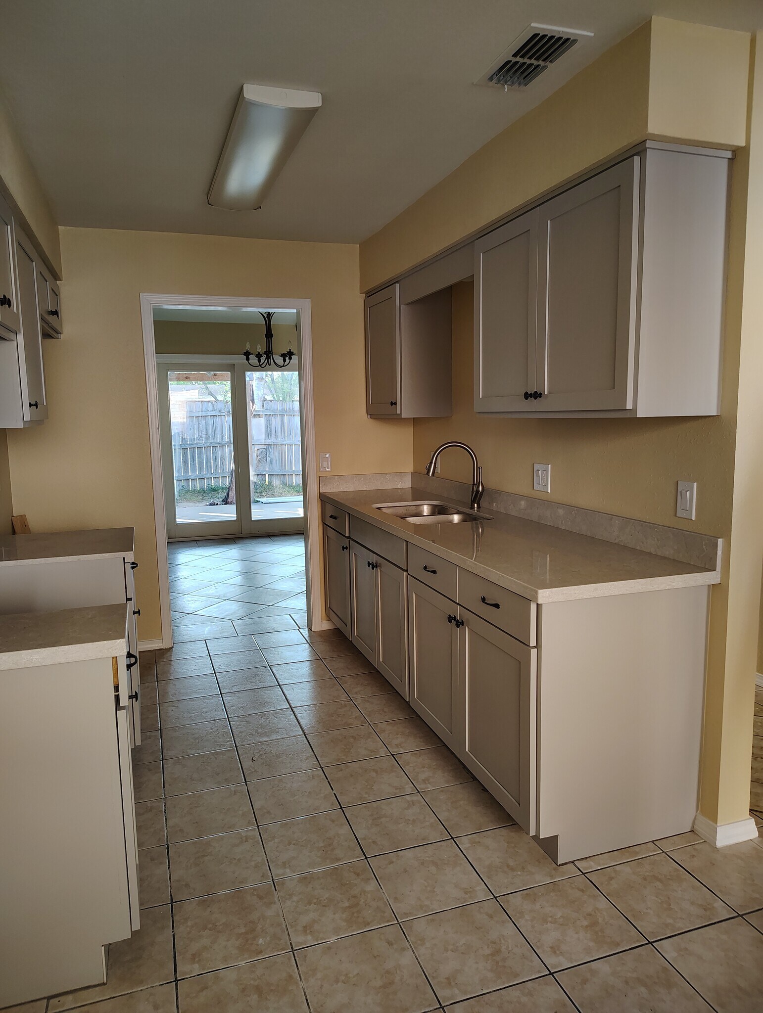 Building Photo - 966 Live Oak Cir