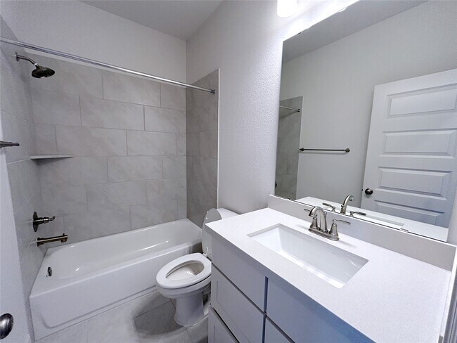 Building Photo - 5406 Holly Holw Ln