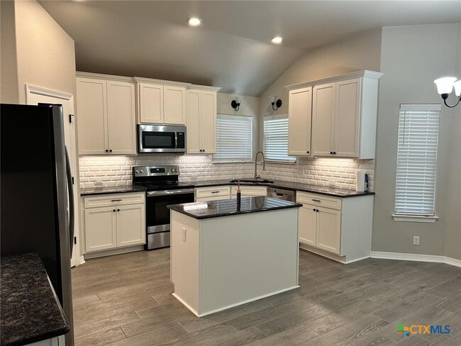 Building Photo - 620 Holstein Dr