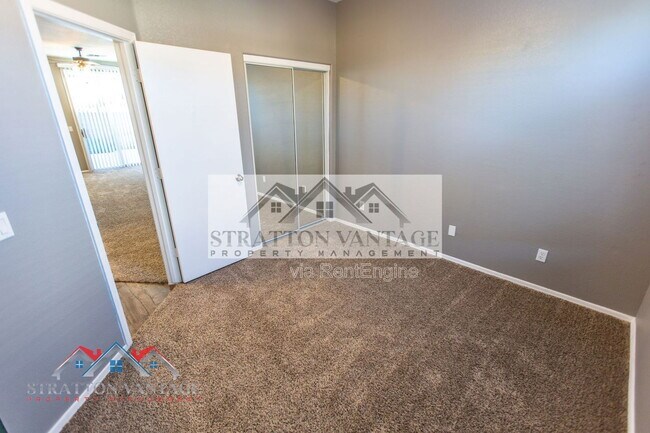 Building Photo - 1131 E Ferrara St