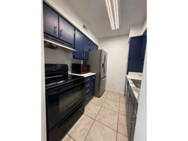 Building Photo - 2 bedrooms 1 bathroom condo in Serravela
