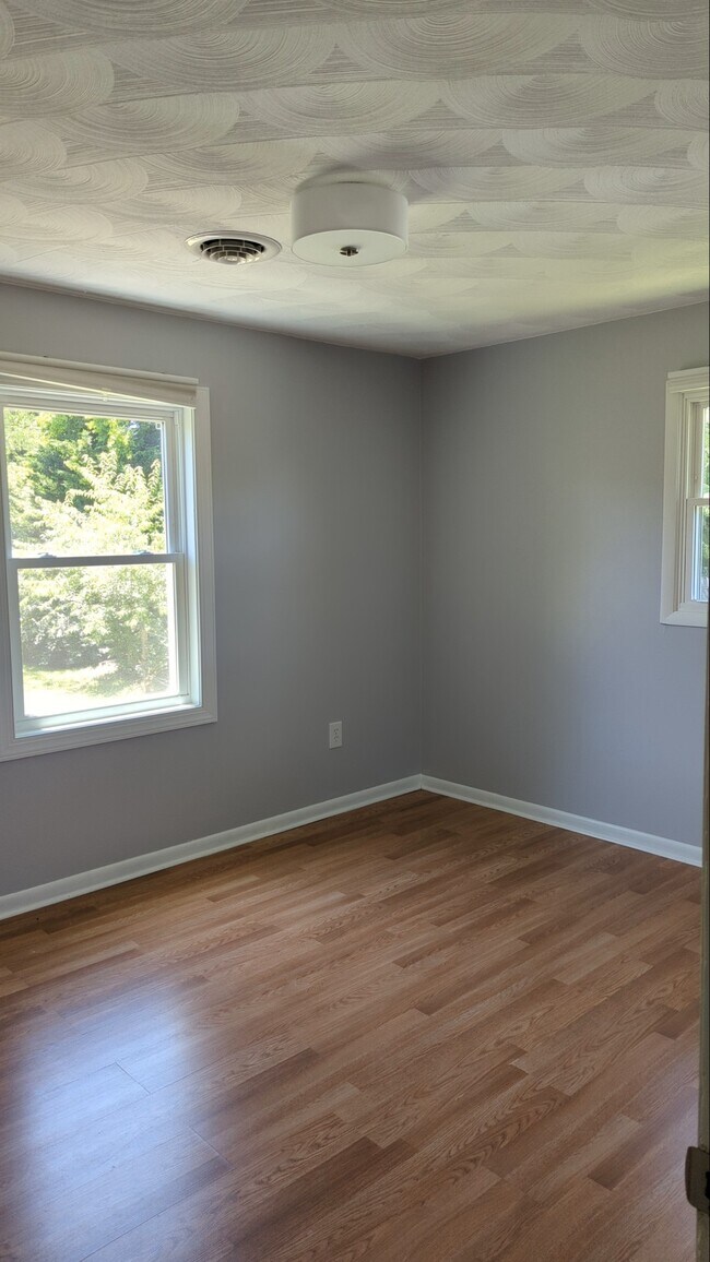 Bedroom 3 - 1105 Golfview Dr