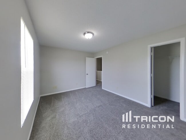 Building Photo - 10744 Inspiration Dr