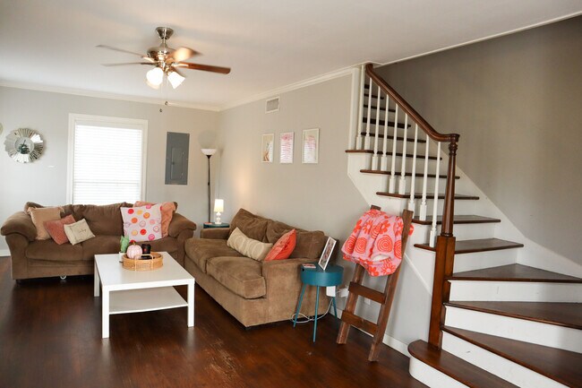 Building Photo - 123 Lloyd St