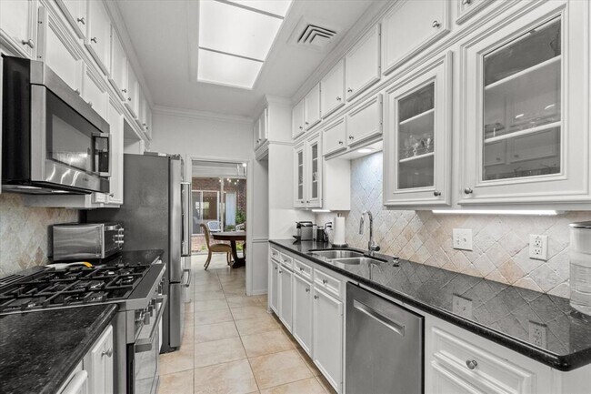 Building Photo - 4948 Post Oak Timber Dr