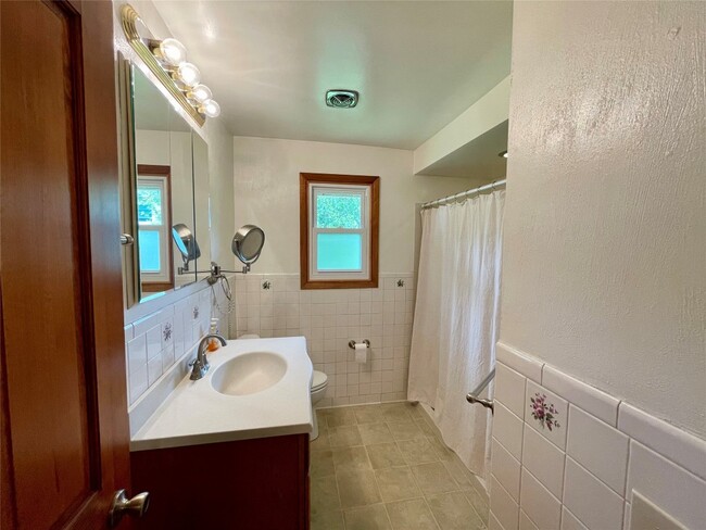 Building Photo - 1026 Southern Pines Dr
